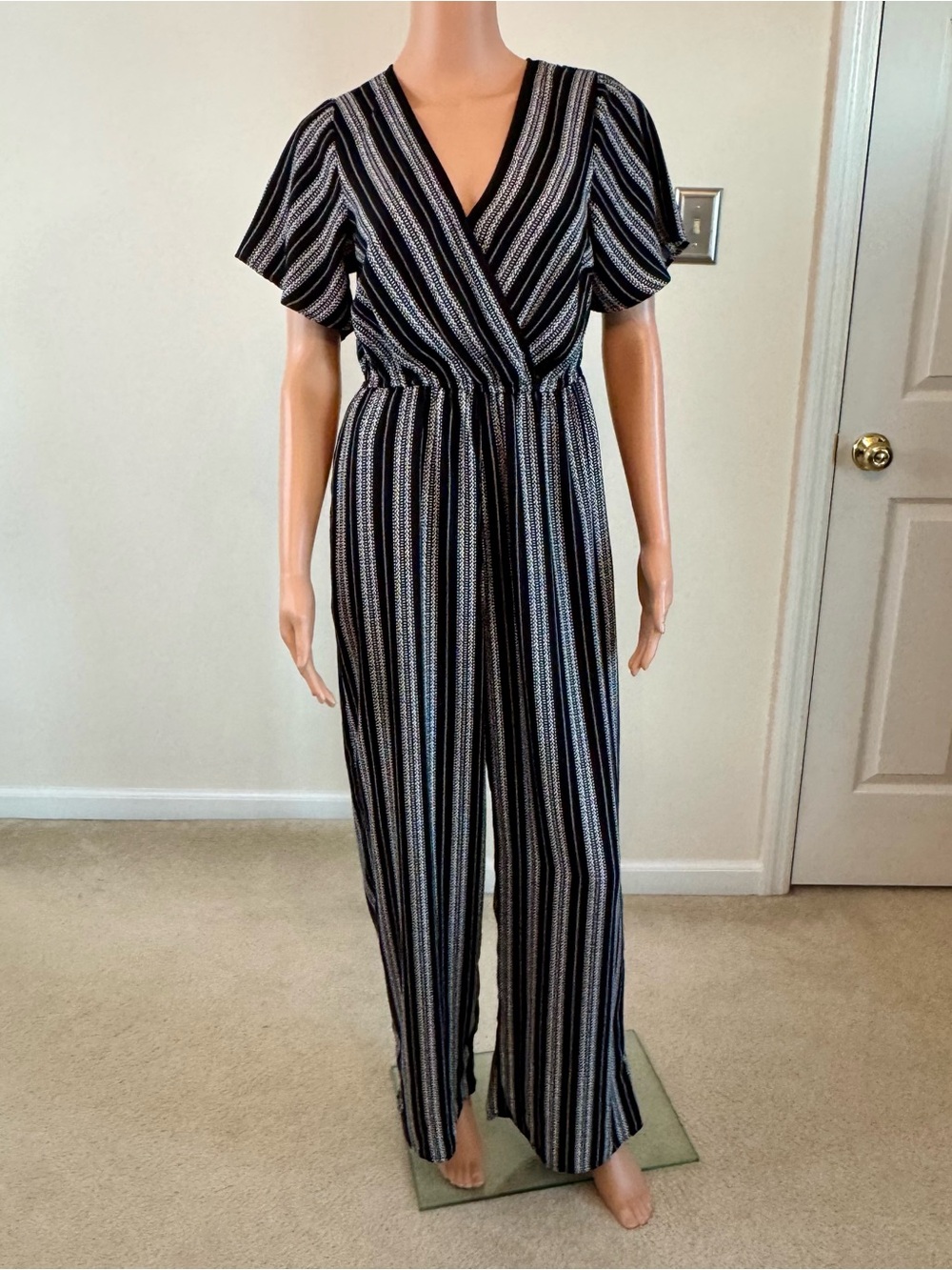 Short Sleeve Wide Leg Striped Black & White V-neck Jumpsuit Small